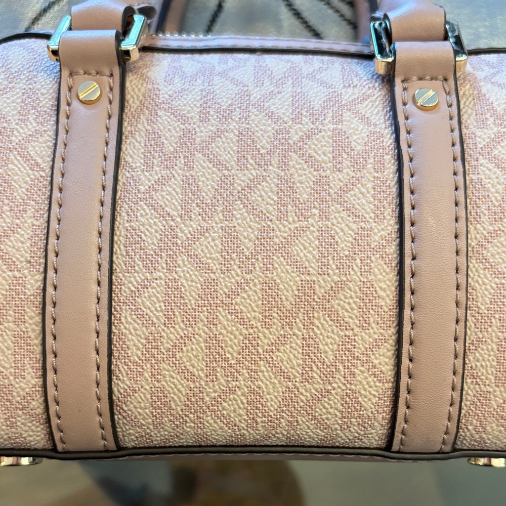 Michael Kors Blush Mini Bag with Gold Accents - Picture 7 of 9